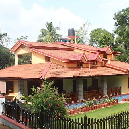 Whistling Woods Farm Stay Кушалнагар Экстерьер фото